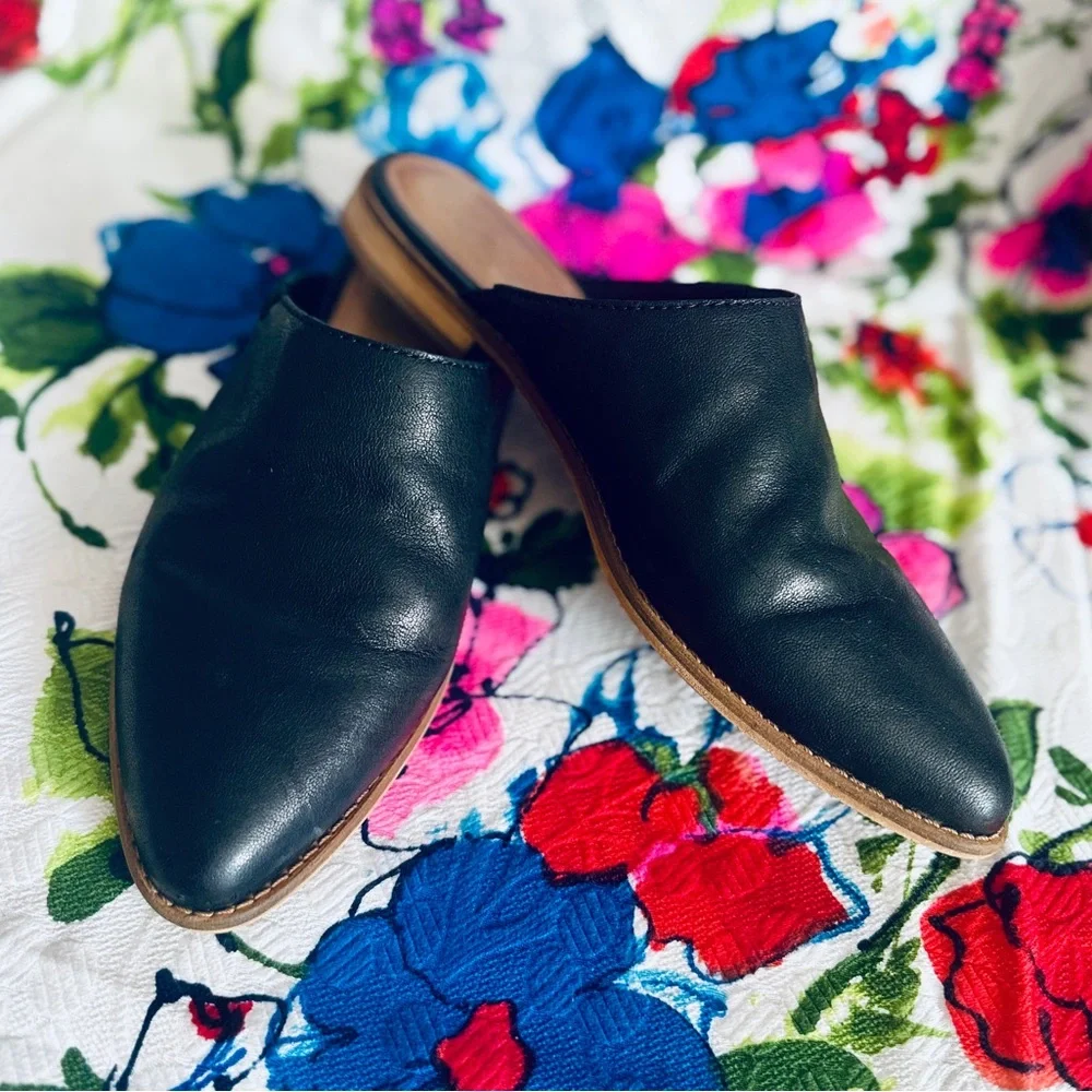 Elegant Black Leather Mules - Picture 2 of 6